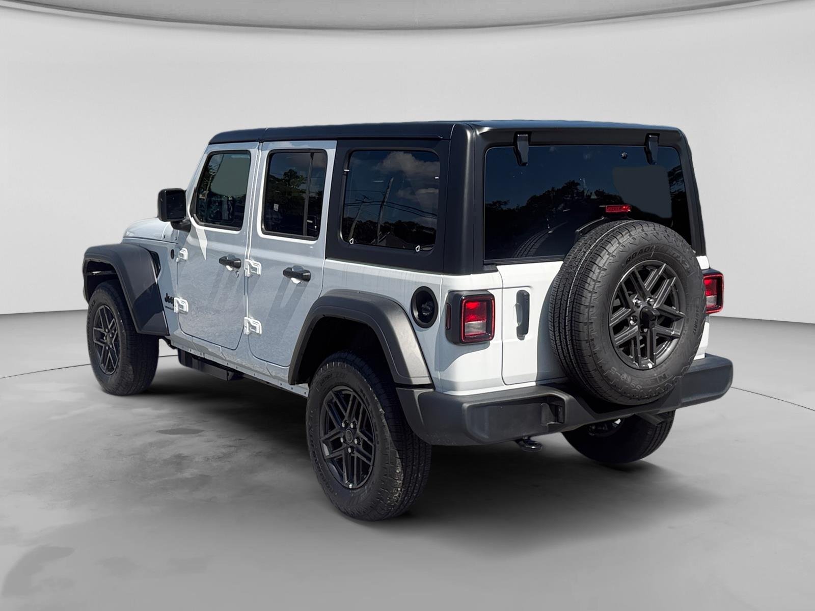 New 2026 Bright White Clear-Coat Exterior Paint Jeep Sport S image 13