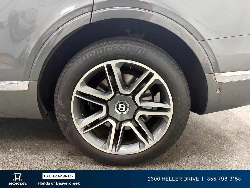 Used 2018 Porcelain Metallic Bentley W12 image 14