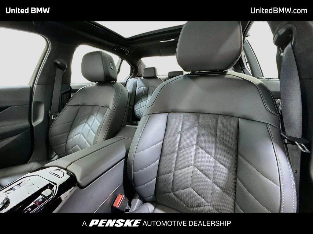 New 2027 Mineral White Metallic BMW xDrive40 image 5