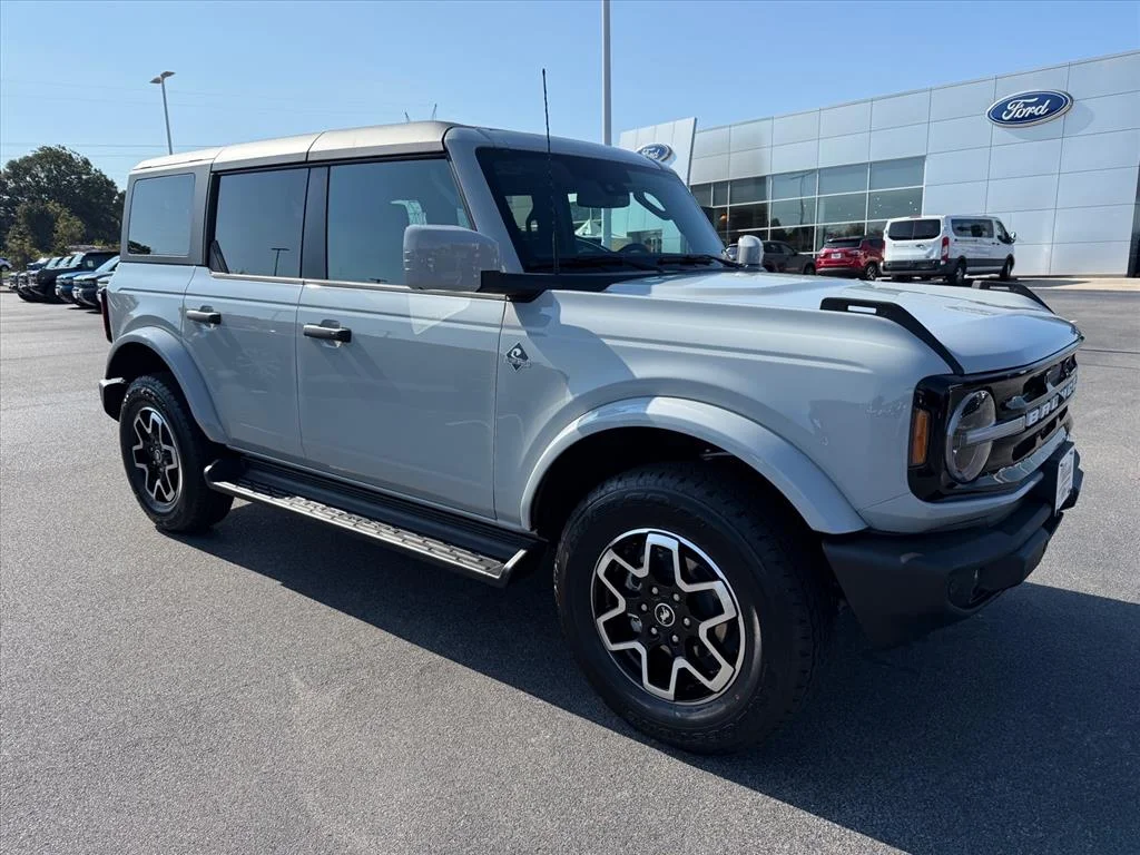 New 2026 White Ford Outer Banks image 3