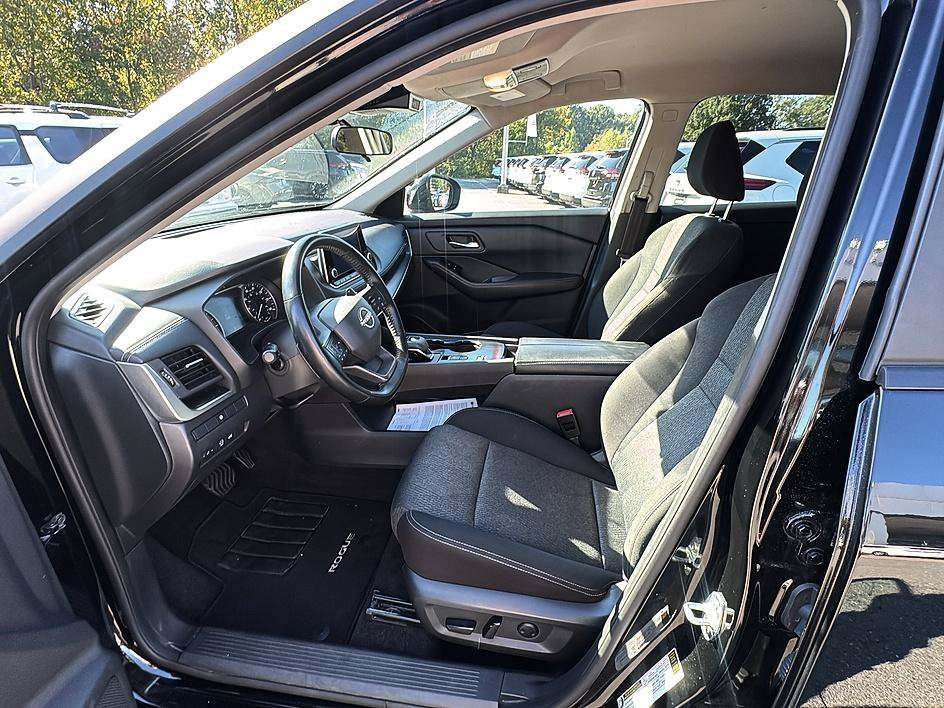 Used 2025 Super Black Nissan SV image 13