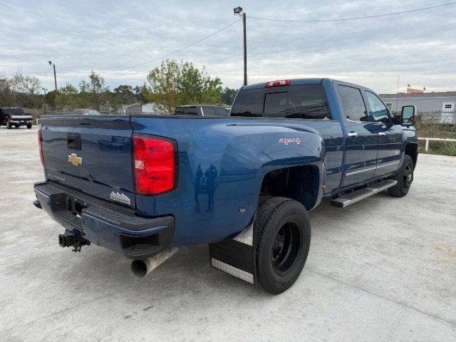 Used 2017 Deep Ocean Blue Metallic Chevrolet High Country image 5