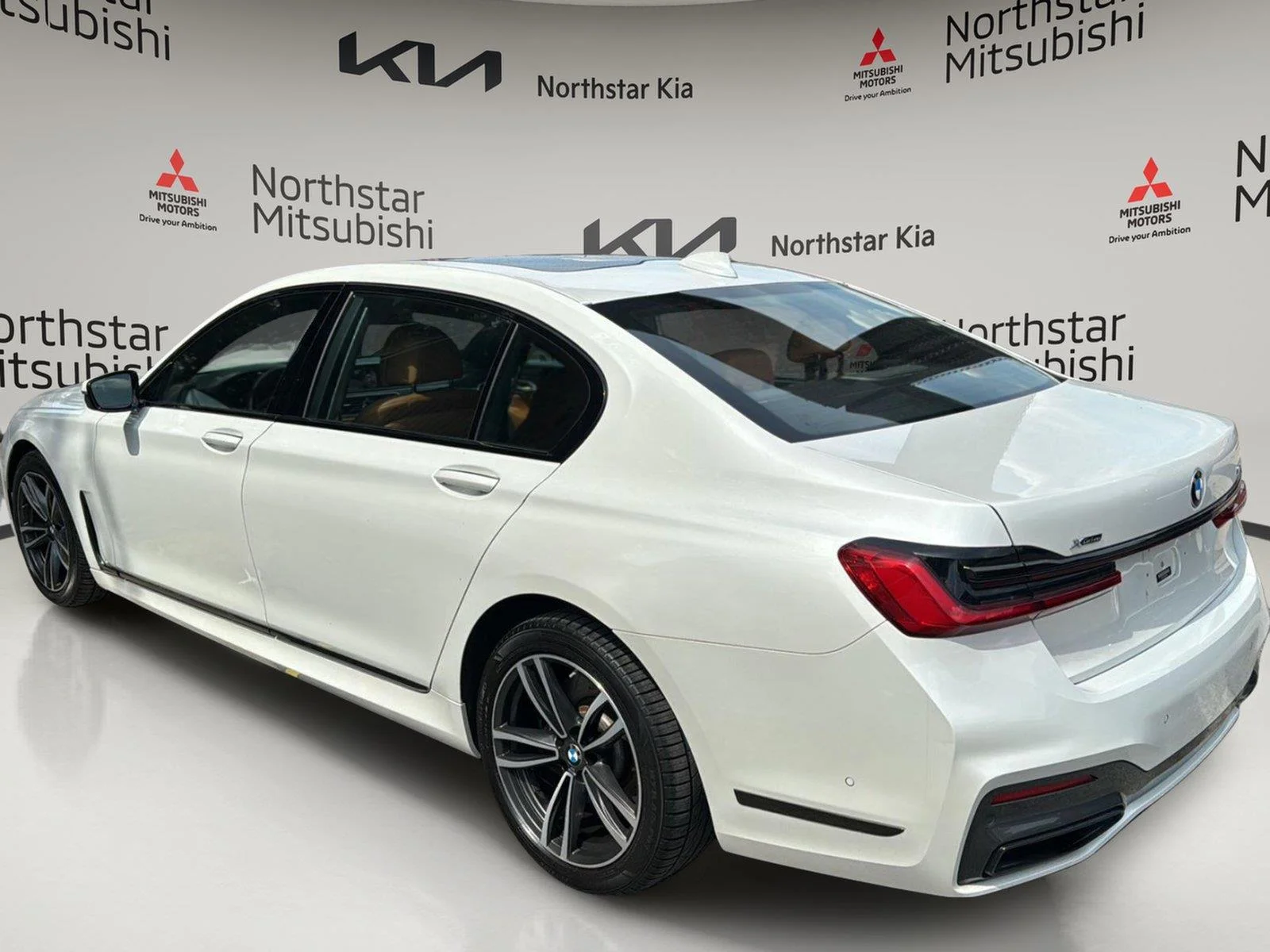 Used 2021 Mineral White Metallic BMW 750i xDrive image 3