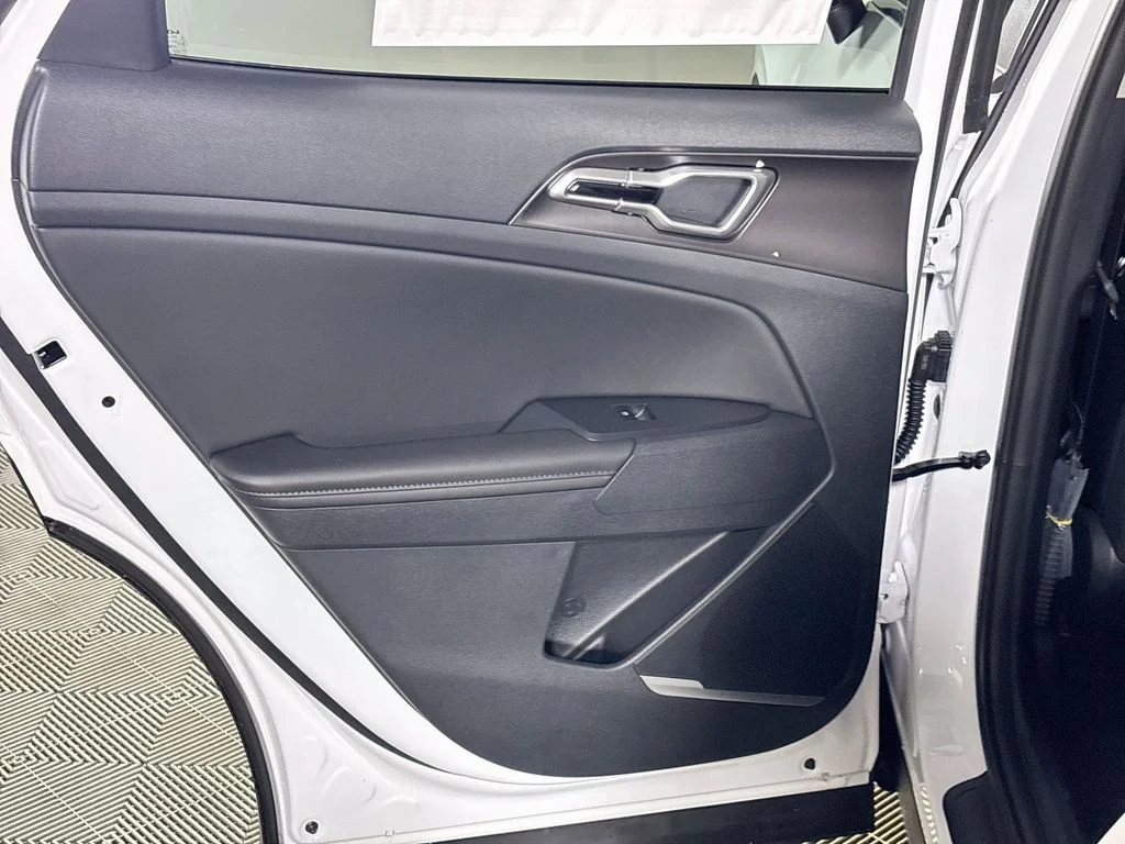 New 2026 Glacial White Pearl Kia EX image 18