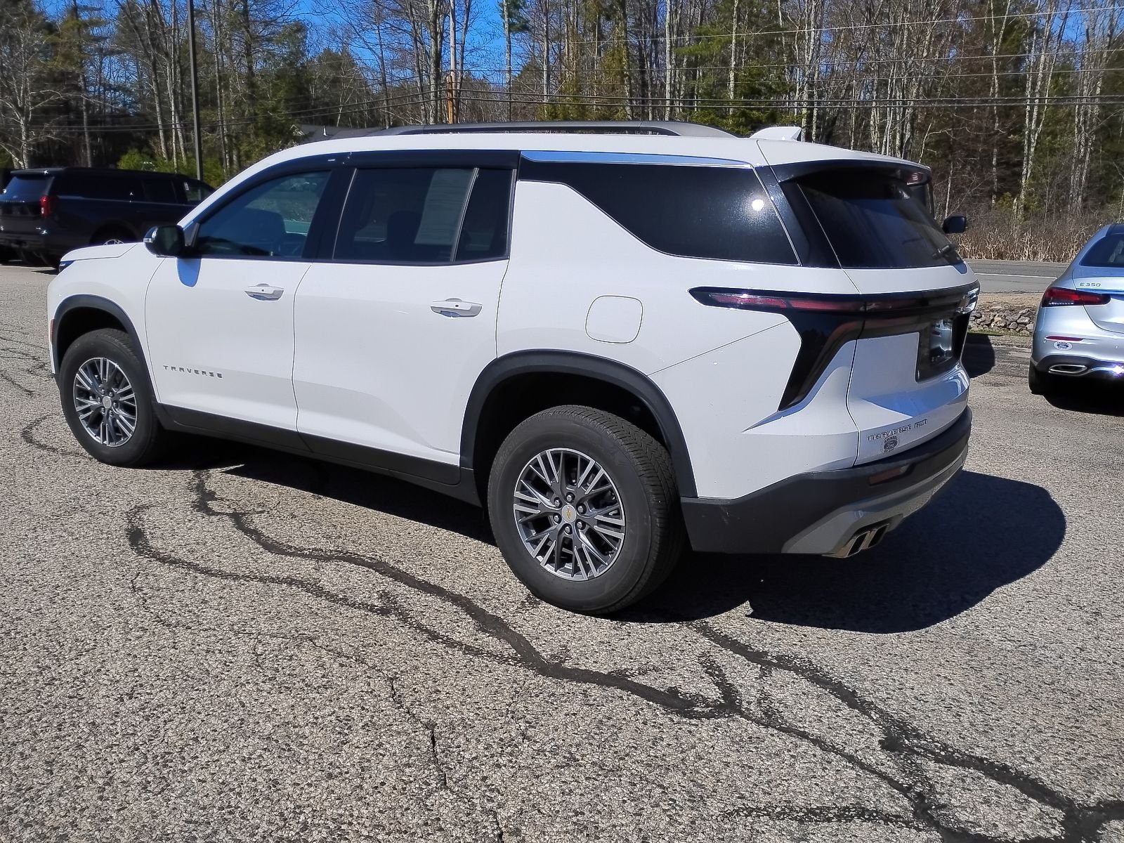 Used 2025 White Chevrolet LT image 4