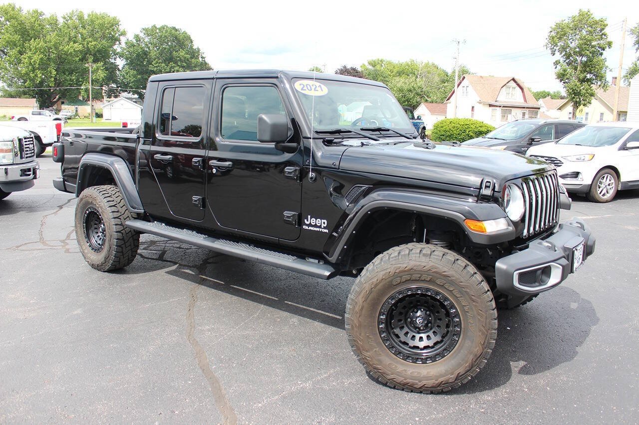 Used 2021 Black Clear Coat Jeep Overland 4x4 4dr Crew Cab 5.0 ft. SB image 3