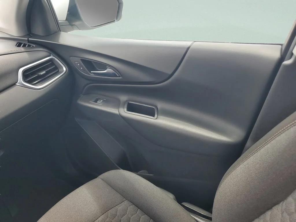Used 2018 IRIDESCENT PEARL TRICOAT Chevrolet LT image 13
