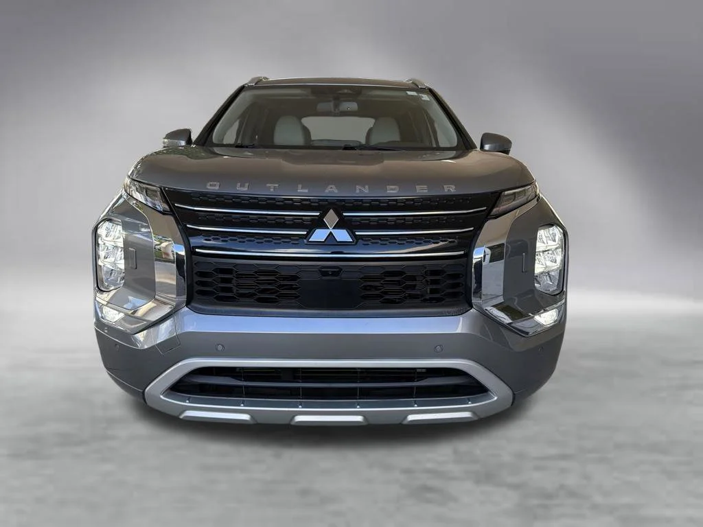Used 2022 Silver Mitsubishi SEL image 12