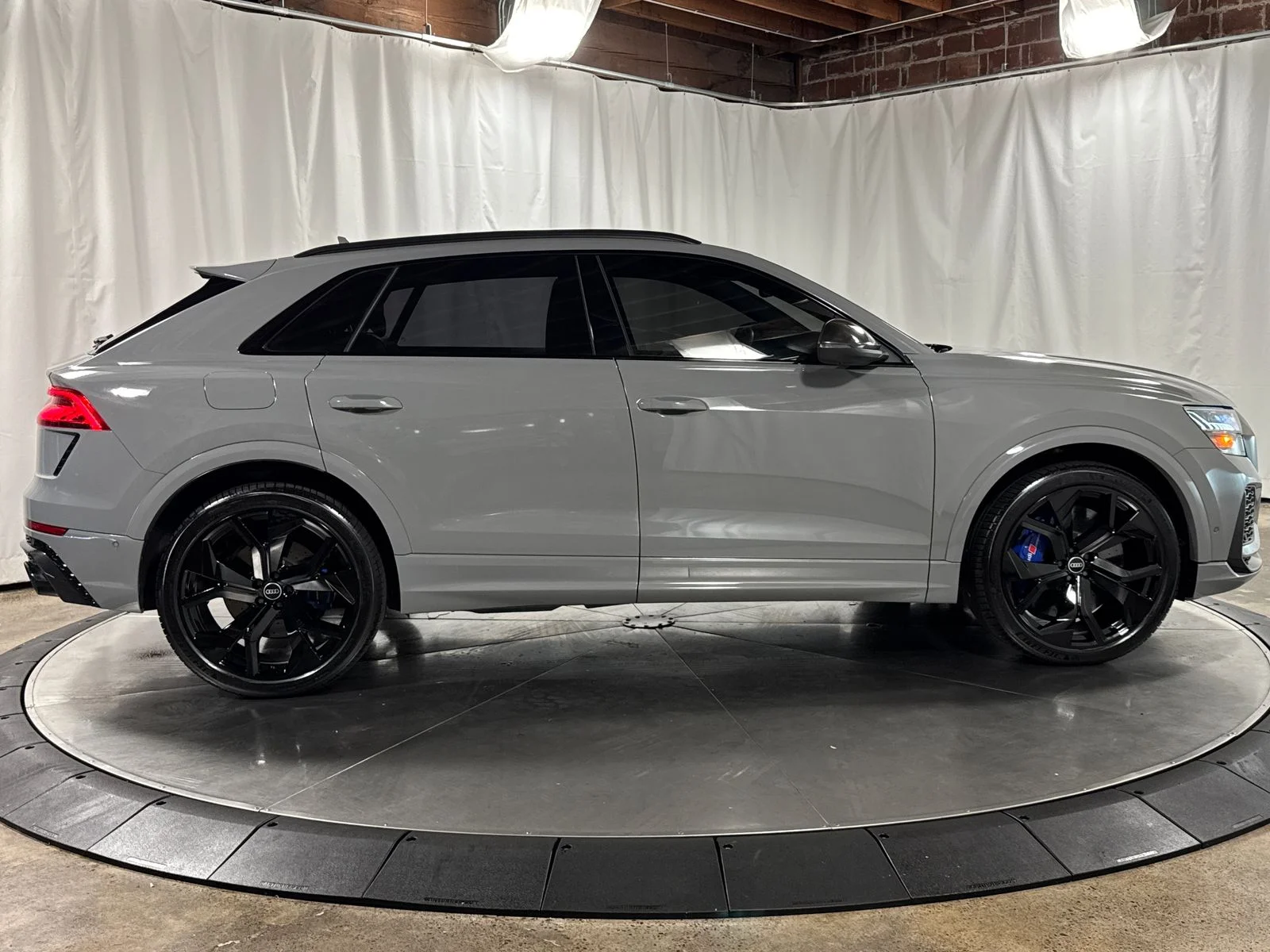 Used 2022  Audi 4.0T quattro image 6