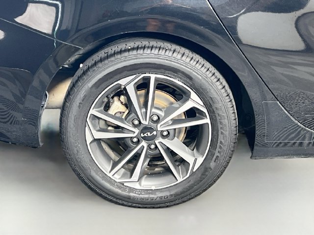 2023 Kia Forte LXS - Photo 32