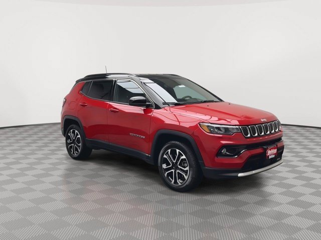 Used 2023 Redline Pearlcoat Jeep Limited image 31