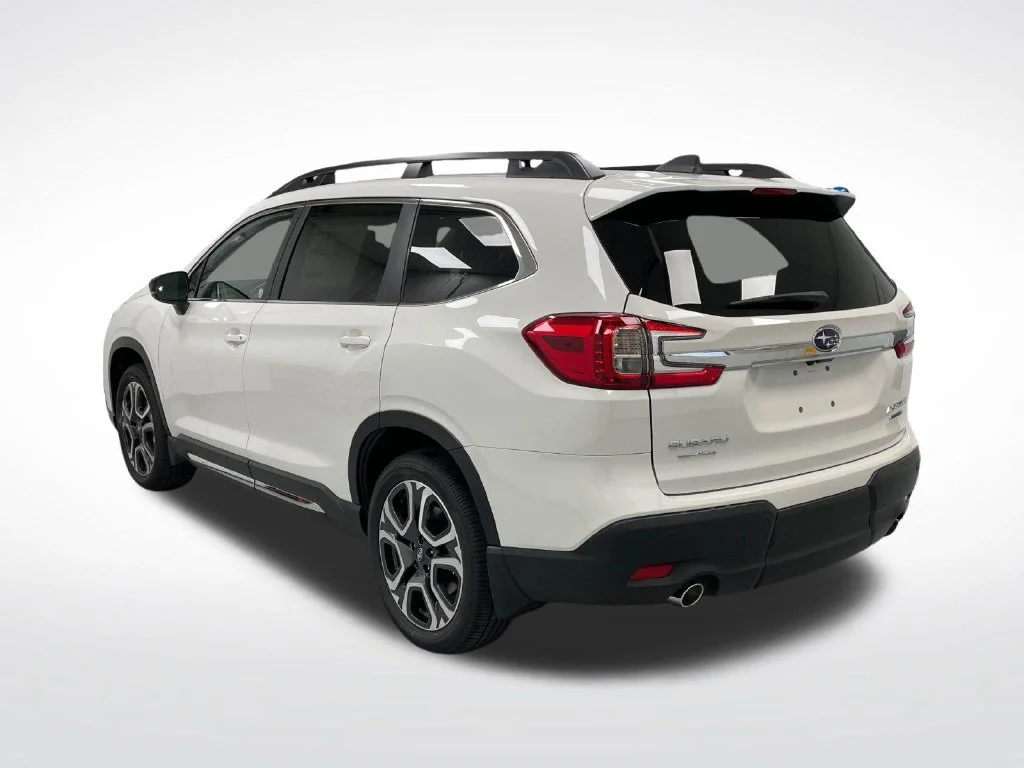 New 2026 CRYSTAL WHITE PEARL Subaru Limited 7-Passenger image 2