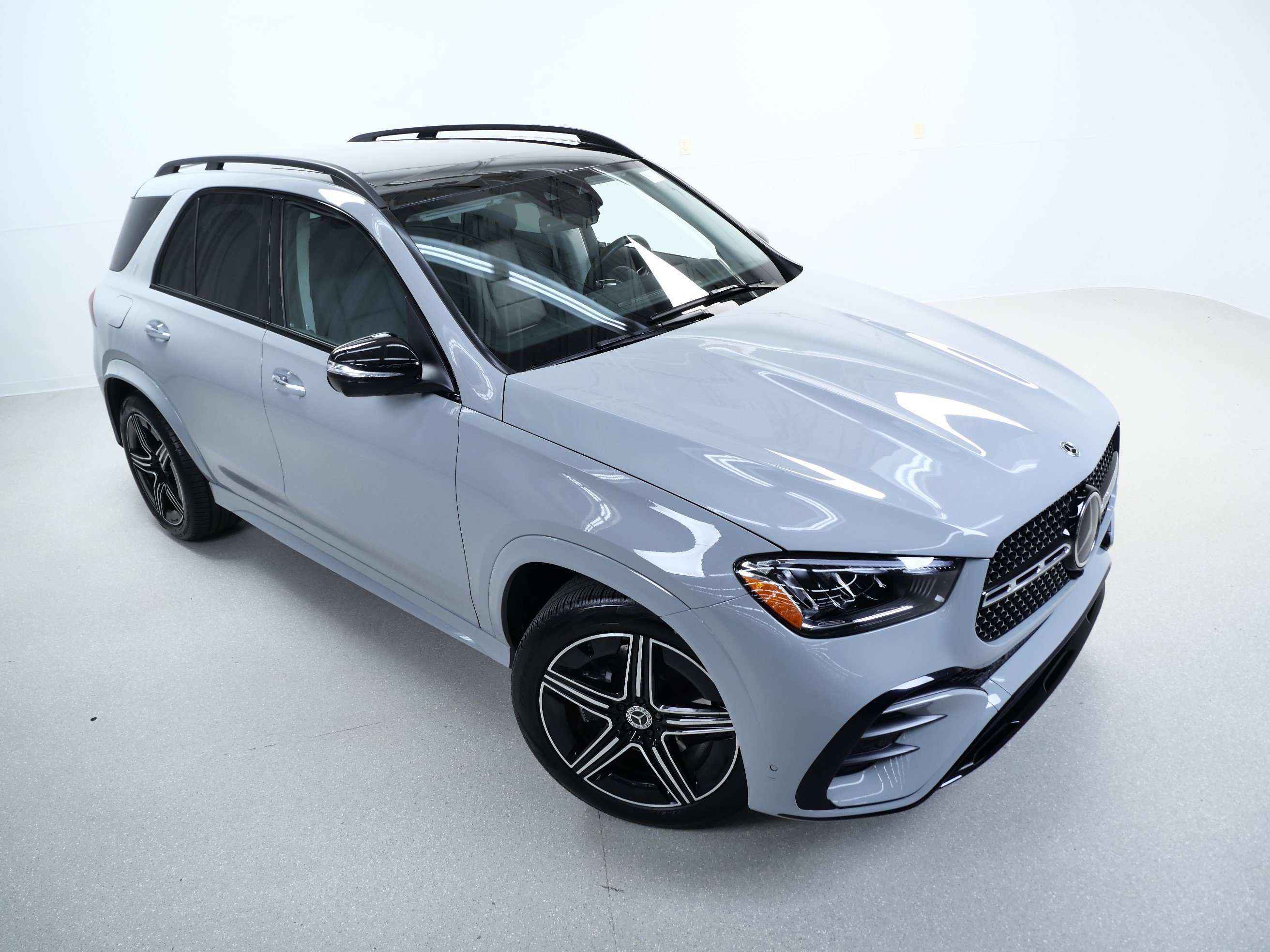 Certified Used 2025 MANUFAKTUR Alpine Grey Mercedes-Benz GLE 350 image 4