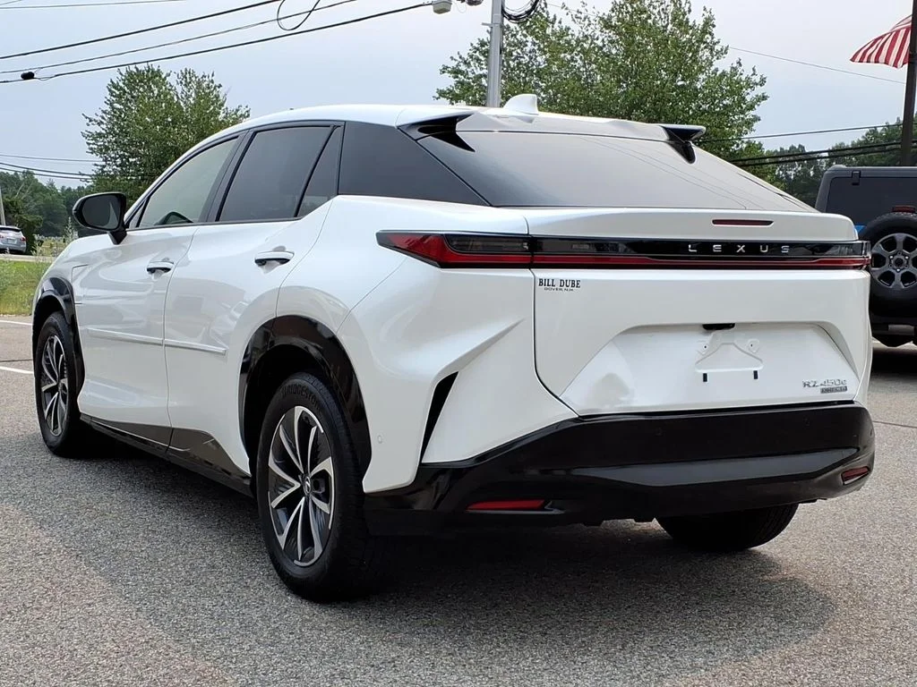 Used 2024 White Lexus 450e Premium image 19