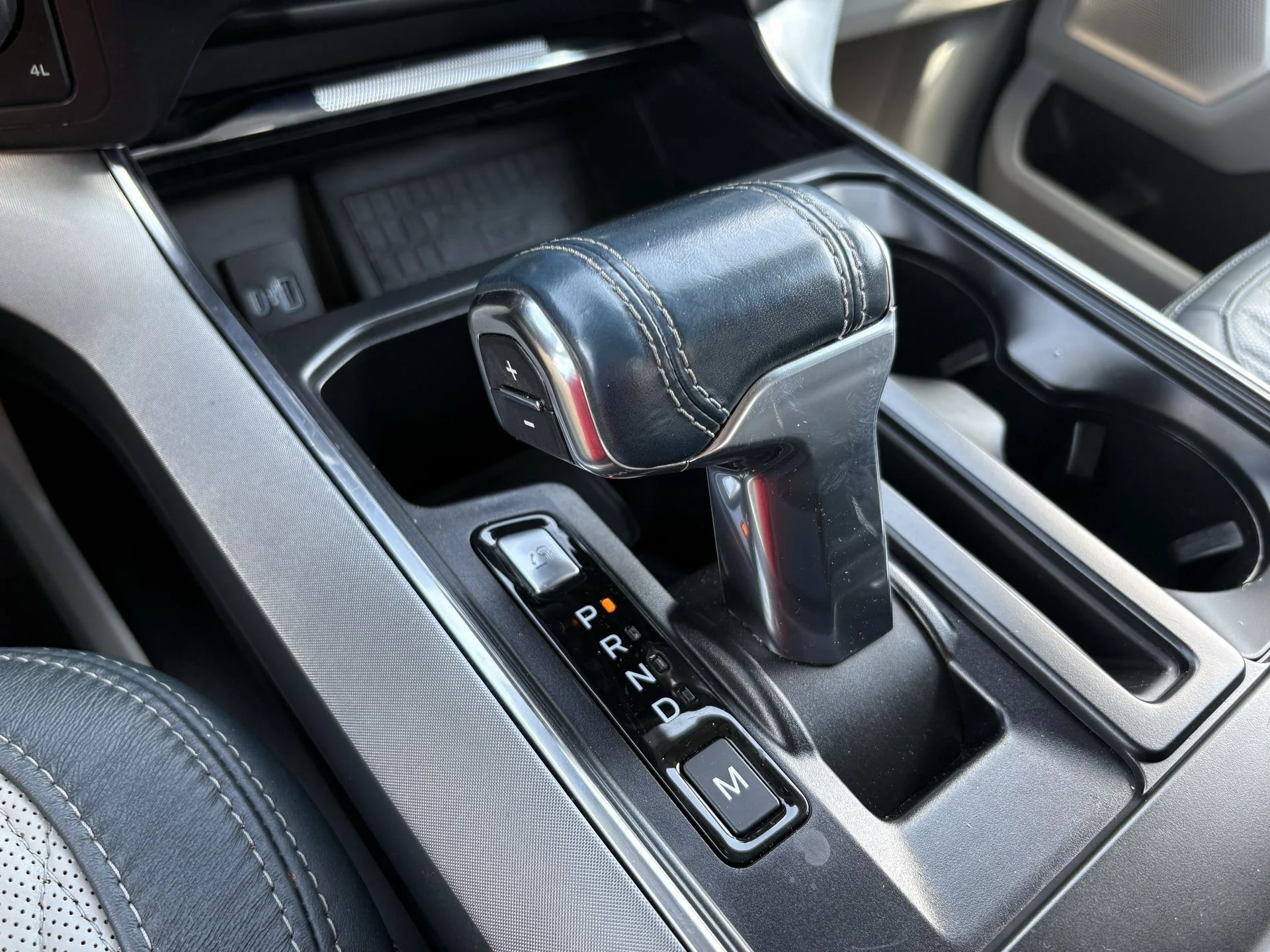 Used 2022 Silver Metallic Ford Limited image 10