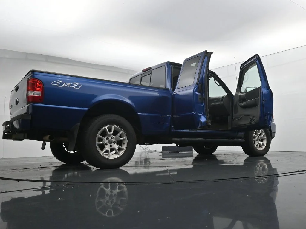 Used 2011 Blue Ford XLT image 28