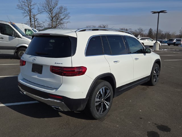 New 2026 Polar White Mercedes-Benz GLB250 image 3