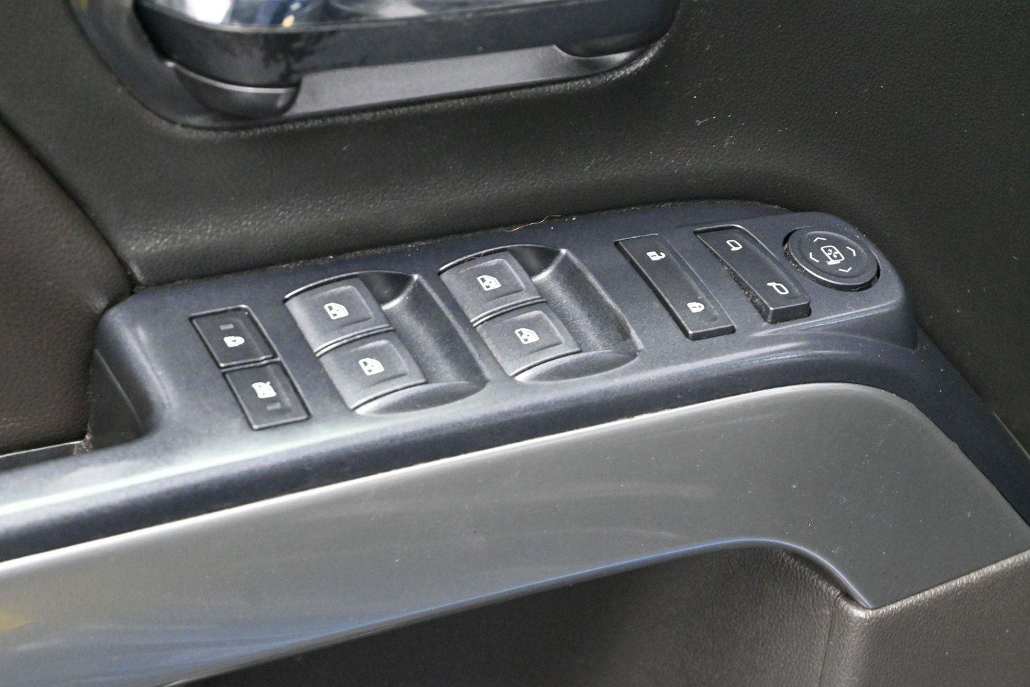 Used 2018 Deep Ocean Blue Metallic Chevrolet LT image 11
