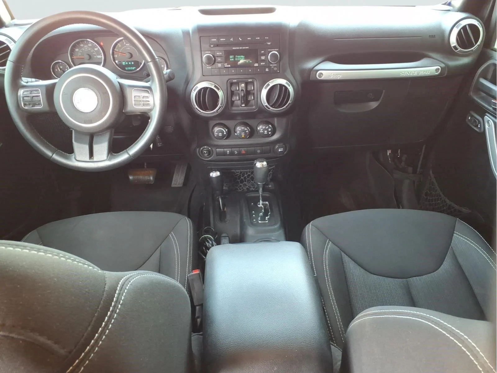 Used 2015 Black Jeep Sahara image 13