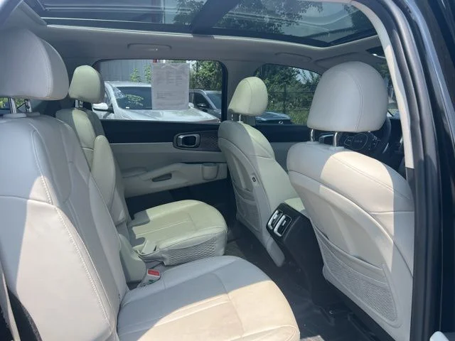 Used 2022 Black Kia EX image 29
