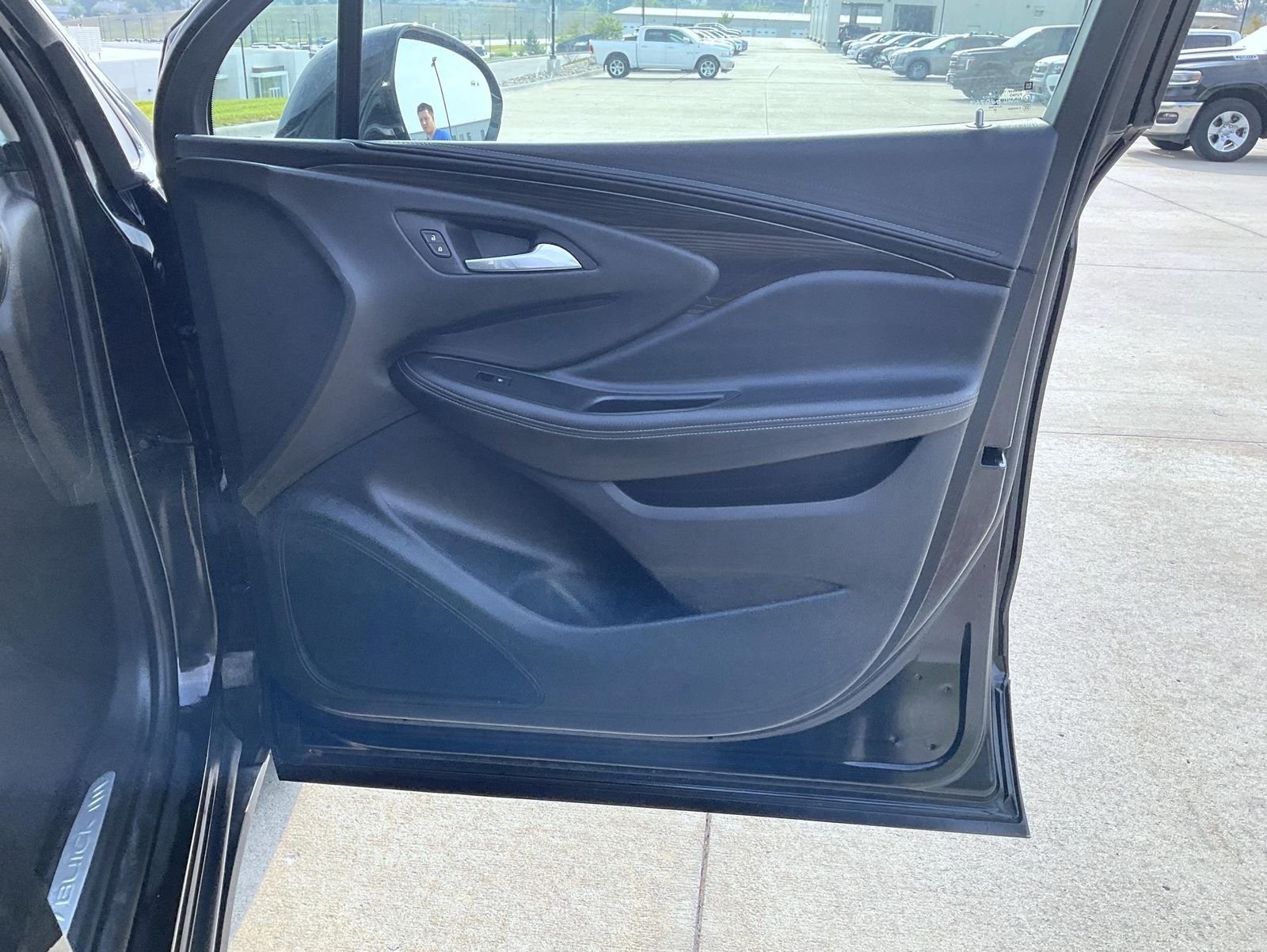 Used 2020 Black Buick Essence image 17
