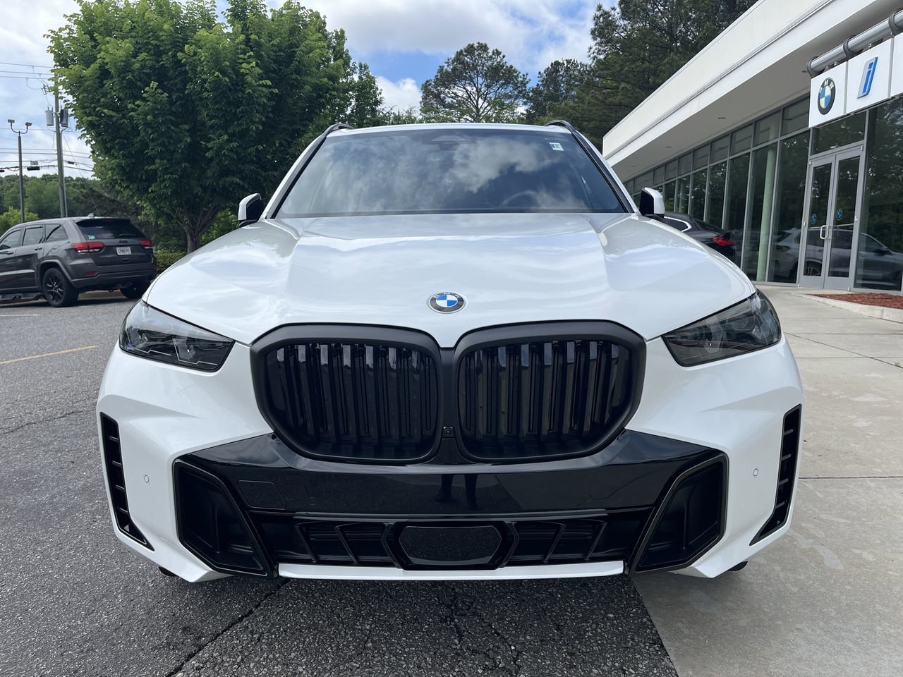 New 2026 Mineral White Metallic BMW xDrive40i image 10