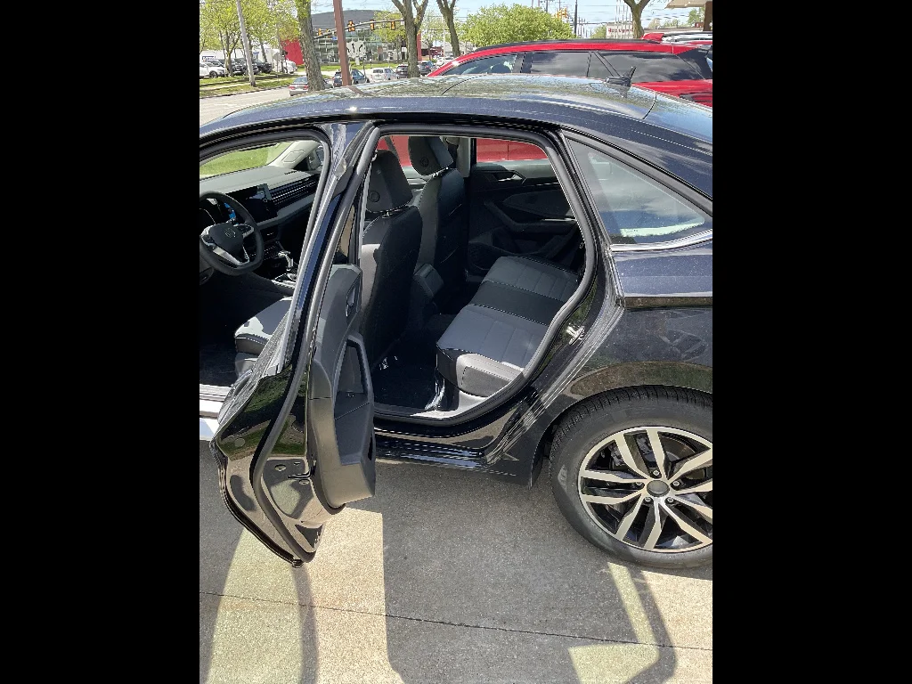 New 2026 Deep Black Pearl Volkswagen SE image 6