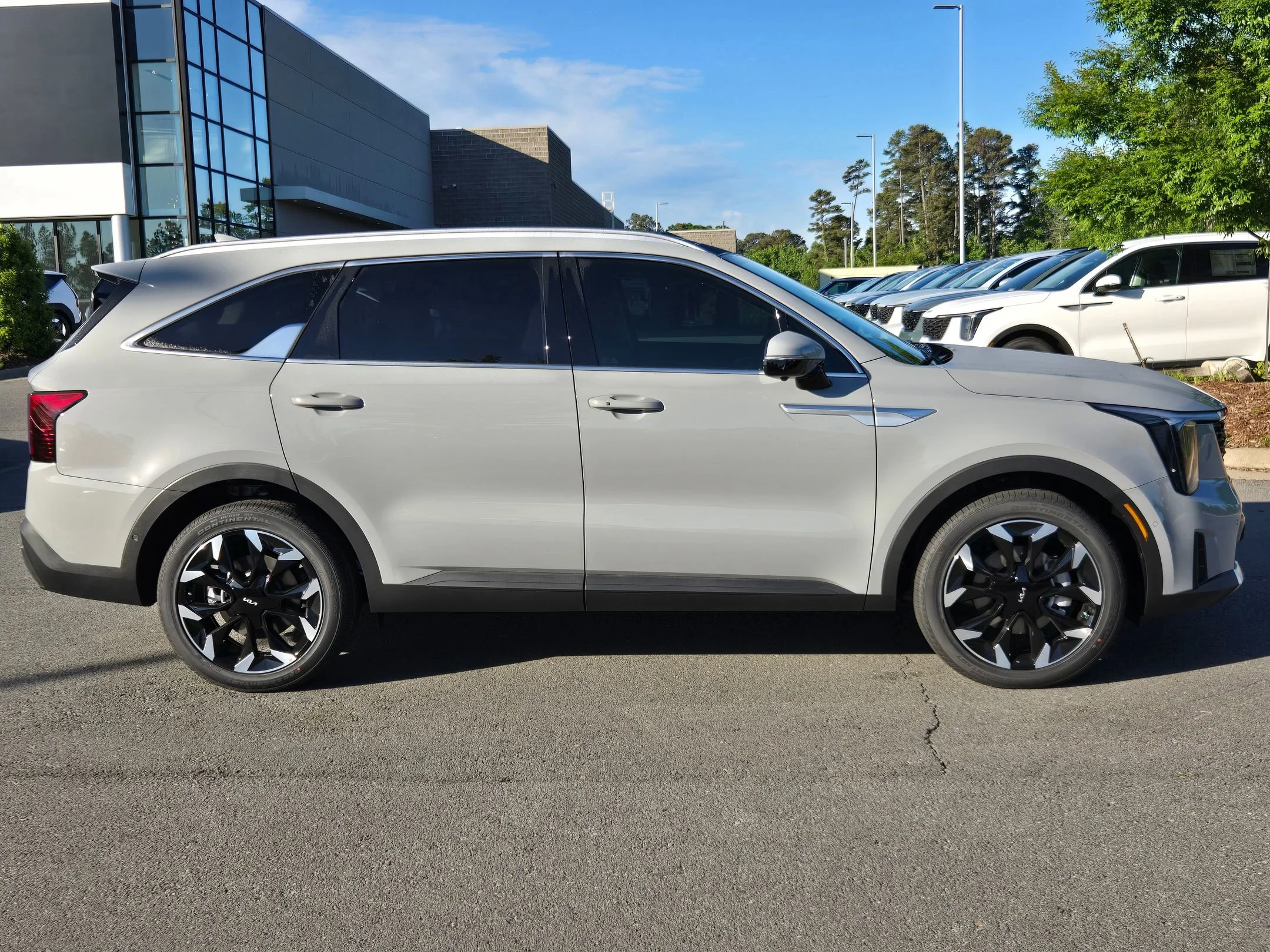 New 2026 Wolf Gray Kia SX image 8