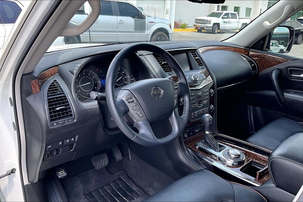 Used 2019 White Nissan Platinum image 13
