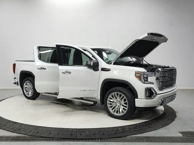 Used 2019 WHITE FROST TRICOAT GMC Denali image 9