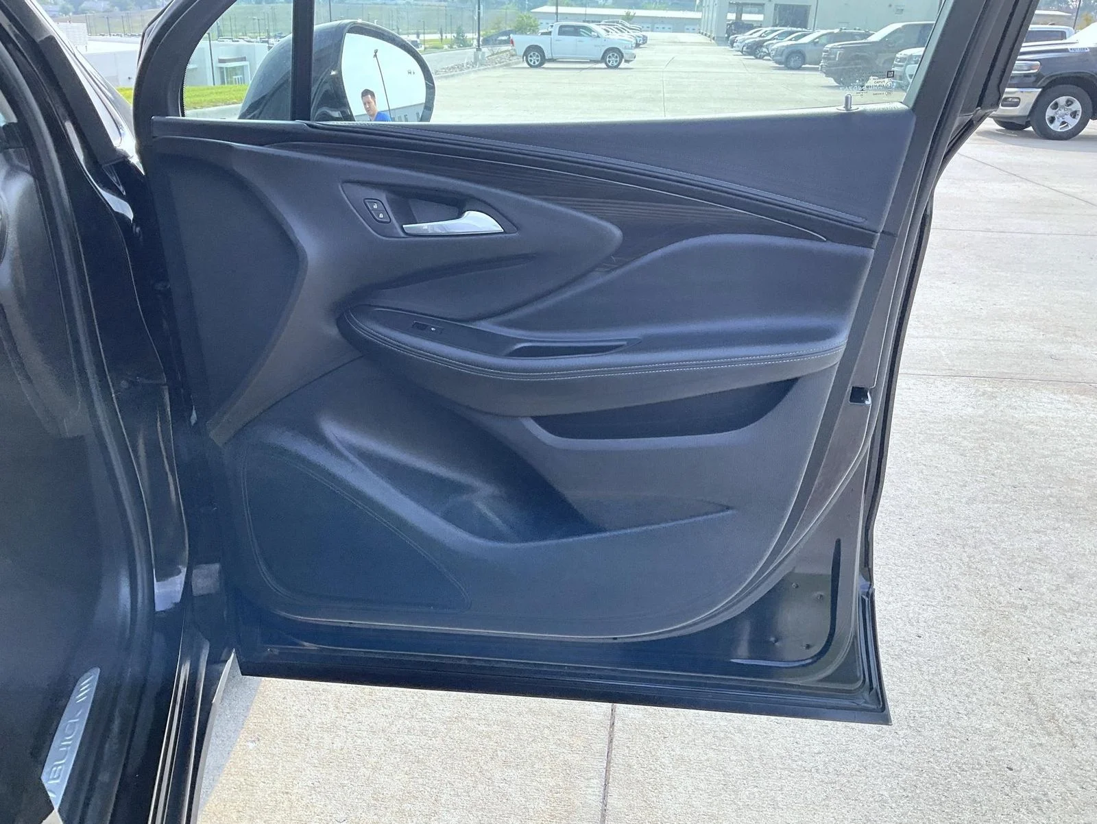 Used 2020 Black Buick Essence image 17