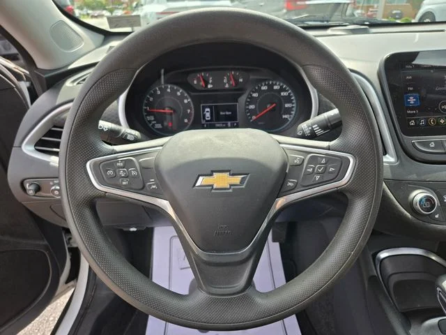 Used 2022 White Chevrolet LT image 32