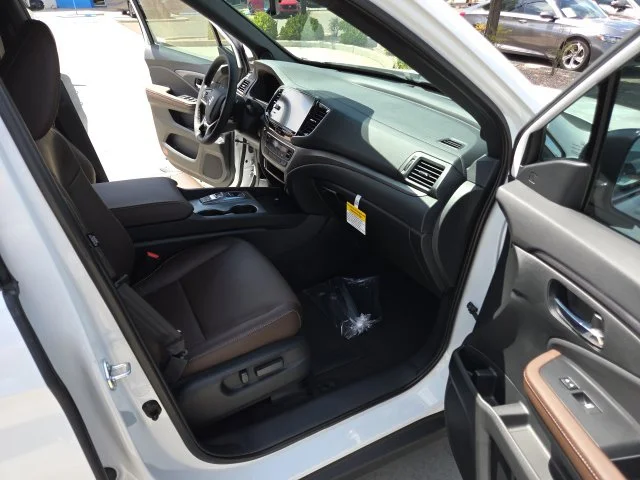 New 2026 Platinum White Pearl Honda RTL image 11