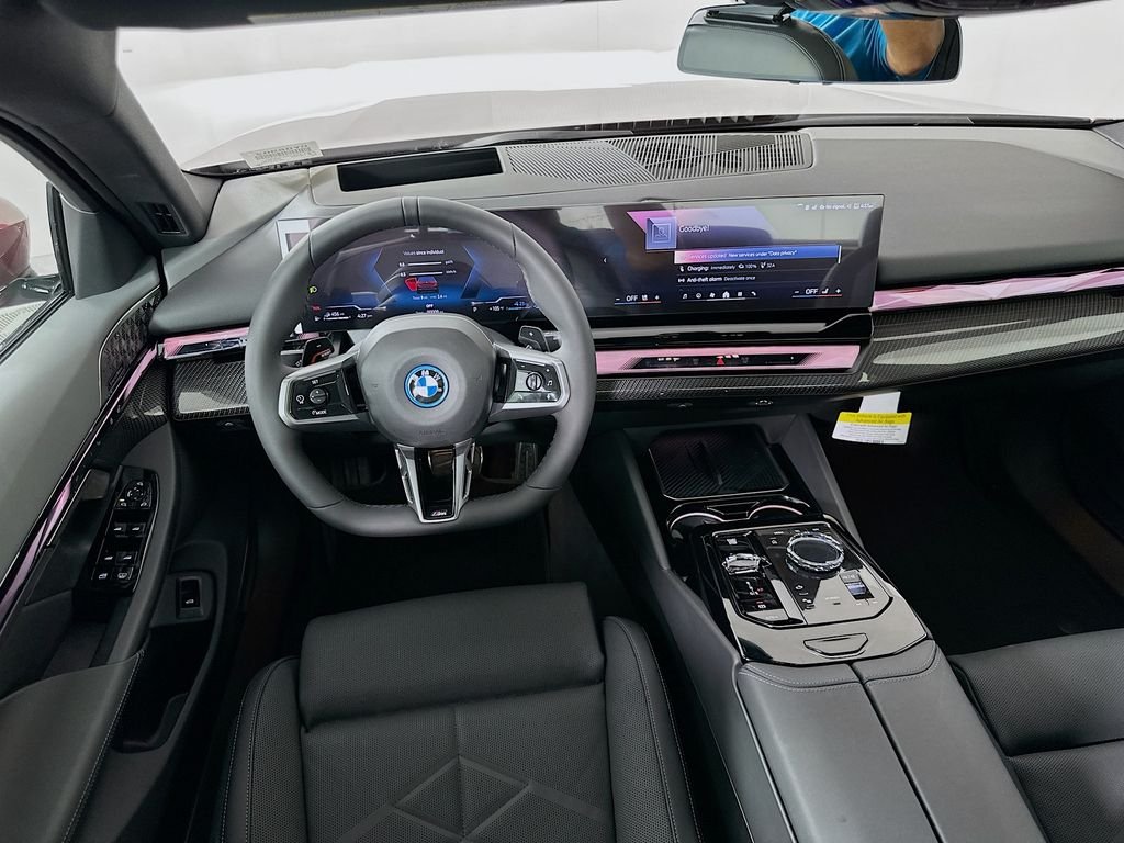New 2027 Vegas Red Metallic BMW 550e xDrive image 19