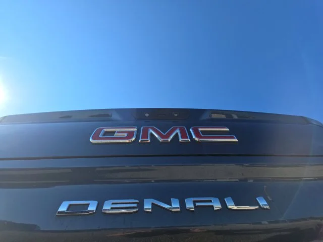 Used 2022 Blue GMC Denali image 10