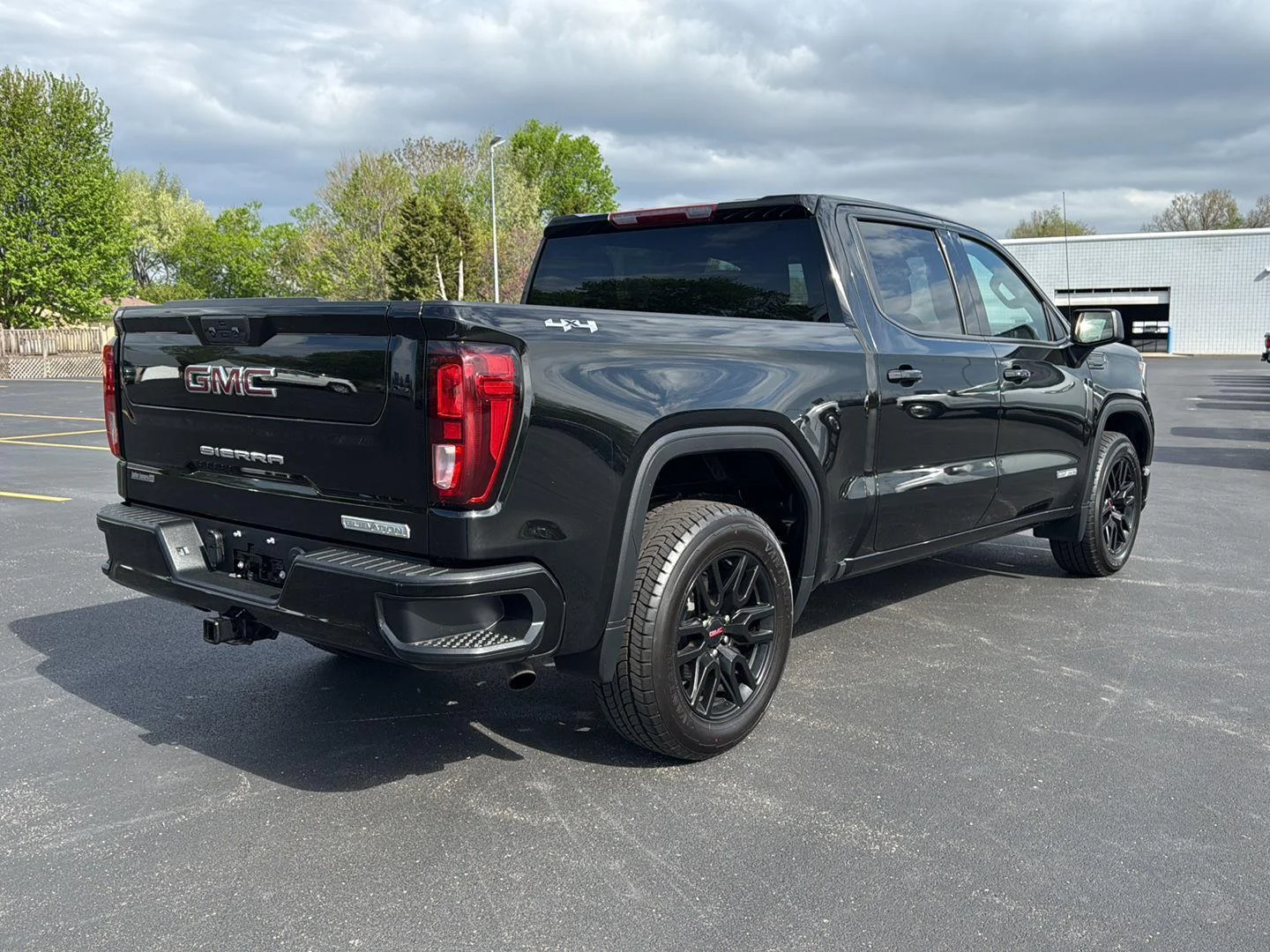 Used 2022 Onyx Black GMC Elevation image 18