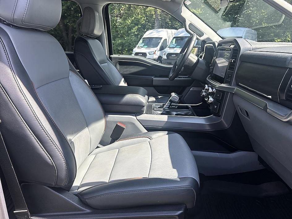 Used 2025 Blue Metallic Ford LARIAT image 20