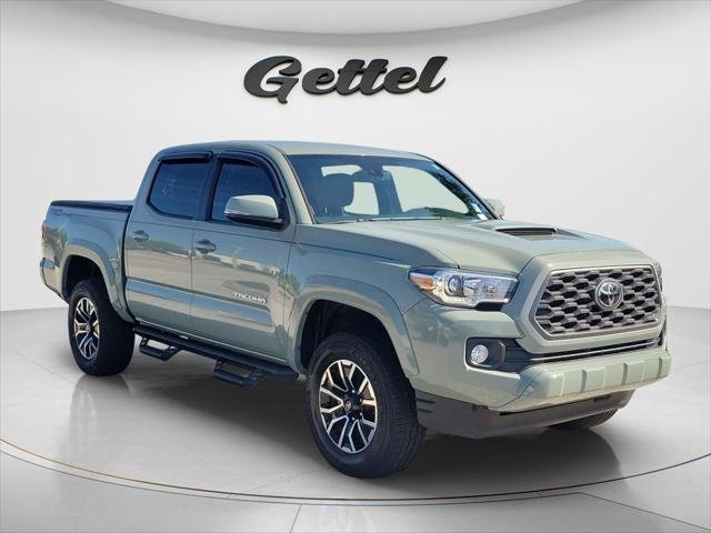 Certified Used 2022 LUNAR ROCK Toyota  image 3