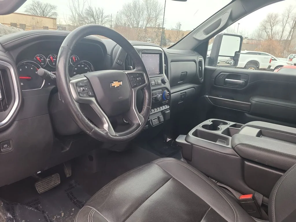 Used 2022 White Chevrolet LTZ image 25
