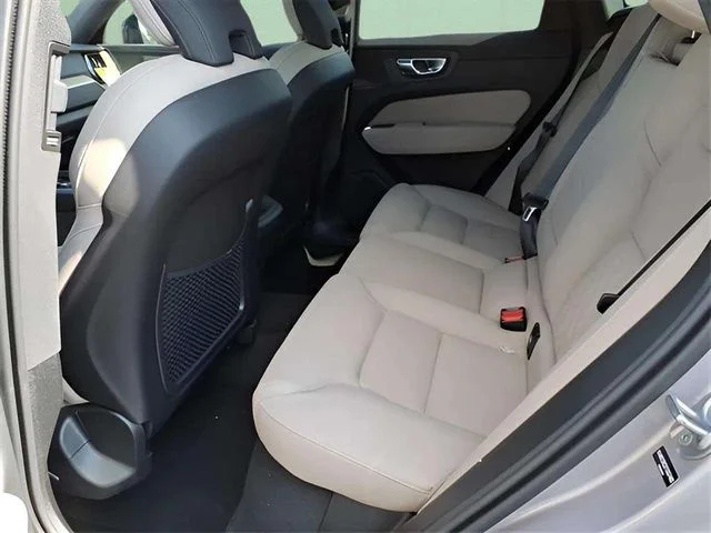 2026 Volvo XC60 Plus - Photo 8
