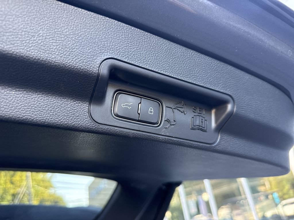 Used 2023 Gray Ford ST-Line image 35