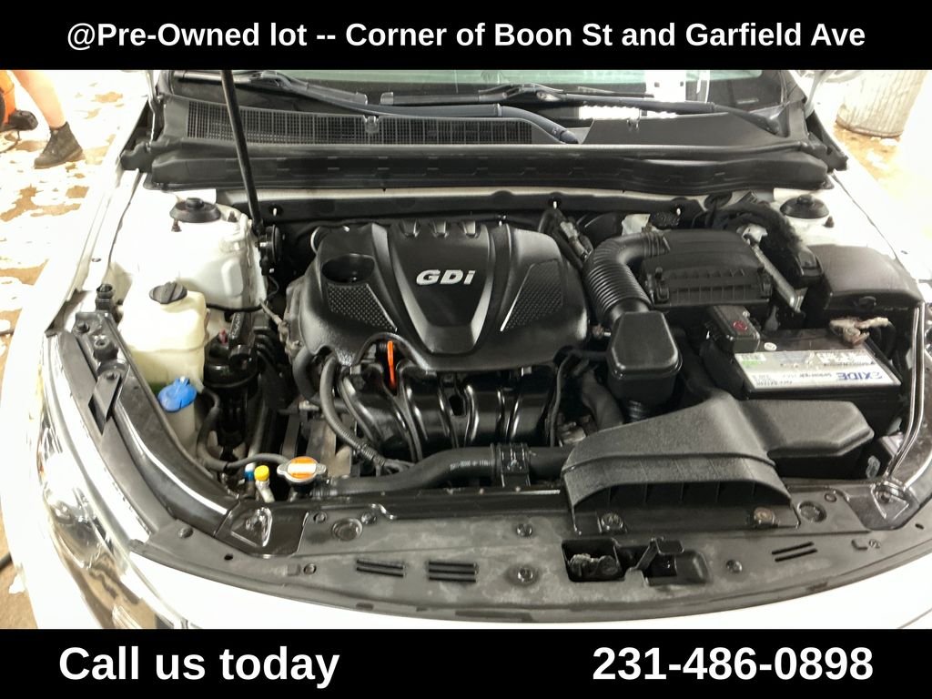 Used 2012 White Kia EX image 10