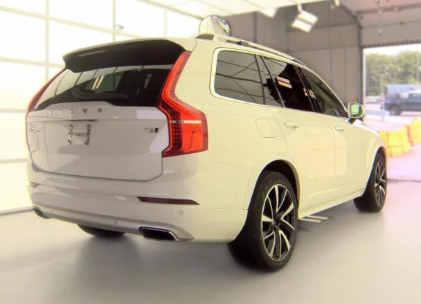 Used 2019  Volvo T6 Momentum image 4