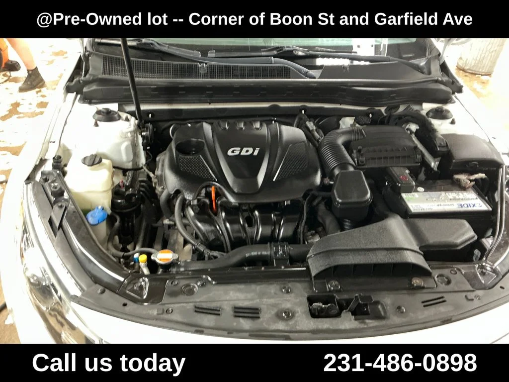 Used 2012 White Kia EX image 10
