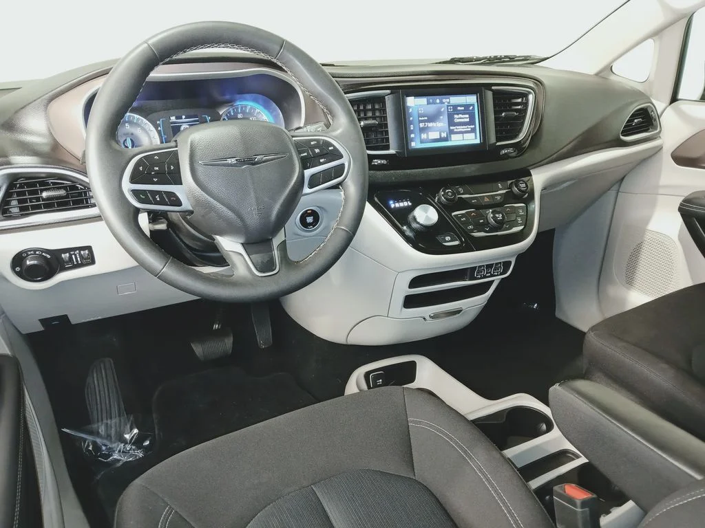 Used 2024 Black Chrysler LX image 9