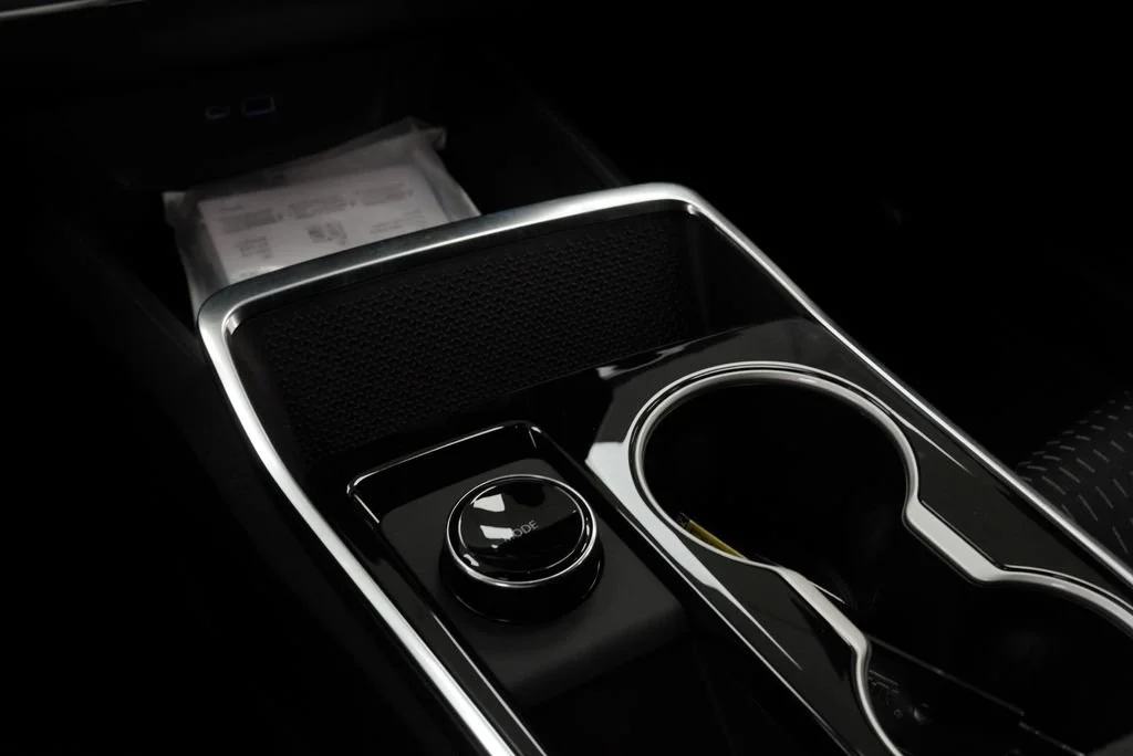 New 2027 Summit White Chevrolet LT image 18