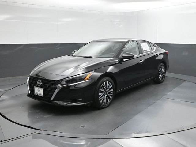 Used 2025 Black Nissan 2.5 SV image 1