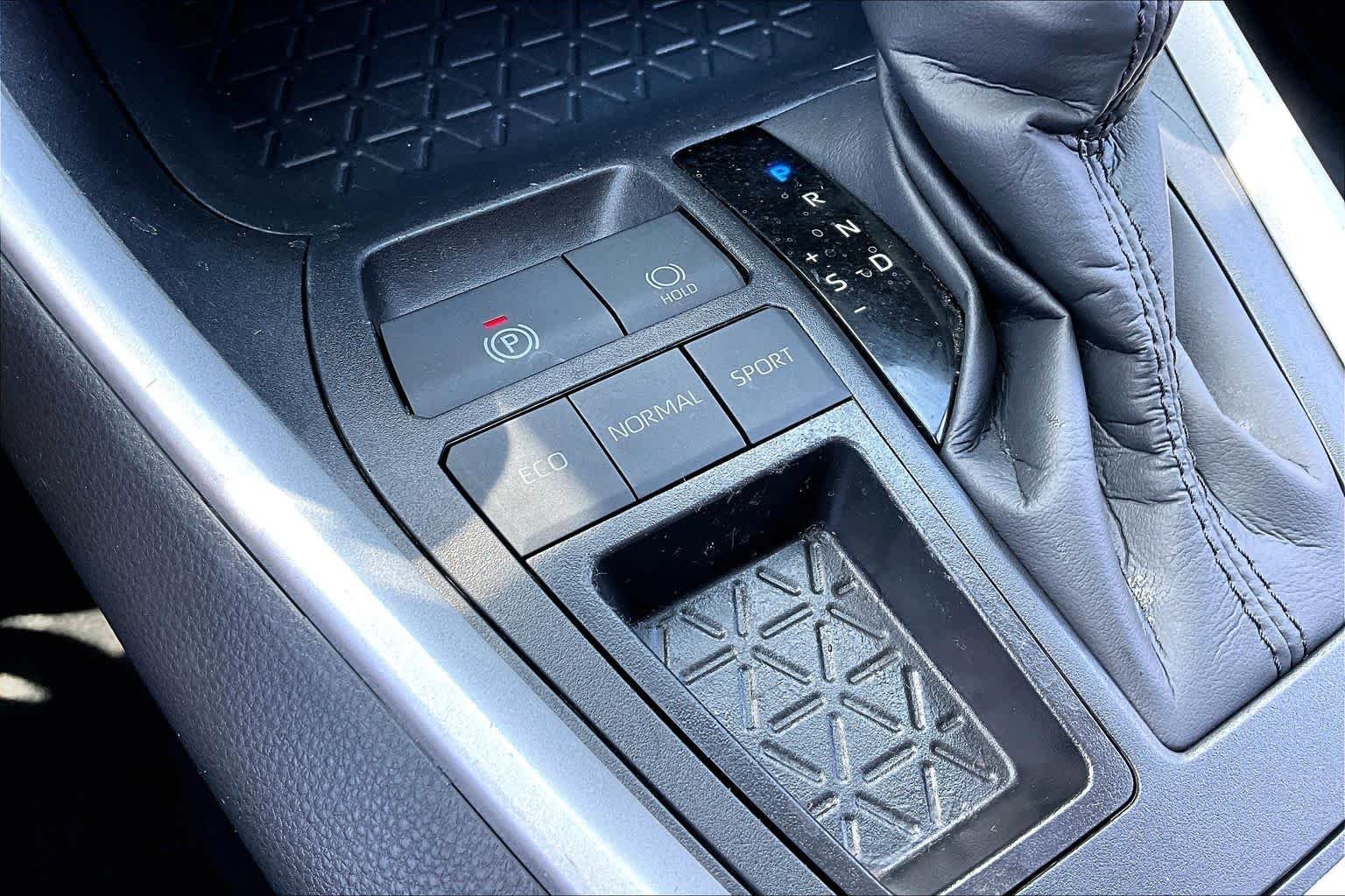 Used 2025 Midnight Black Metallic Toyota XLE image 33