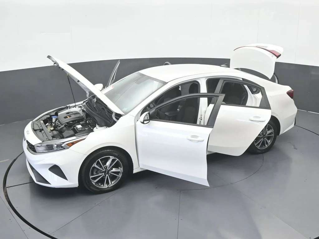 Used 2023 Snow White Pearl Kia LXS image 57