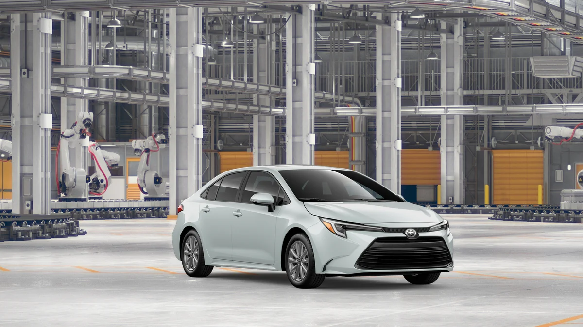 New 2026 Wind Chill Pearl Toyota Hybrid XLE image 15